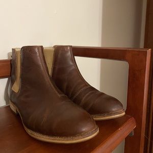 CAT women’s Matilda Chelsea boot, size 7